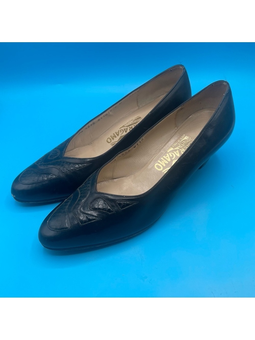 Salvatore Ferragamo black leather pumps - Picture 4 of 5